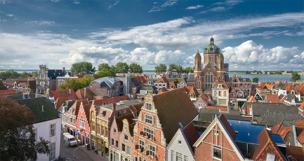Roadmap for sustainable heating in Hoorn - a pathway to a natural gas-free built environment